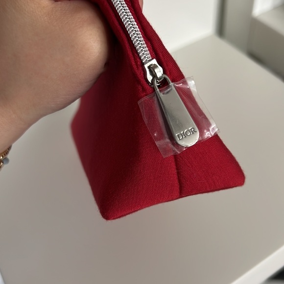 Red Dior cosmetic pouch - Picture 2 of 3